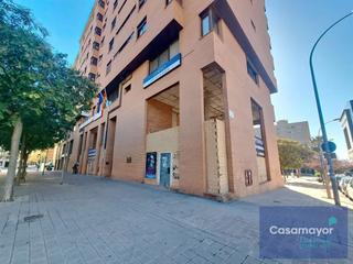 Location Local commercial  Avenida catedratico soler. Local comercial en alquiler con gran superficie