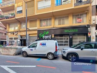Lloguer Local Comercial  Carrer italia. Amplio local comercial situado en la zona centroensanche de la c