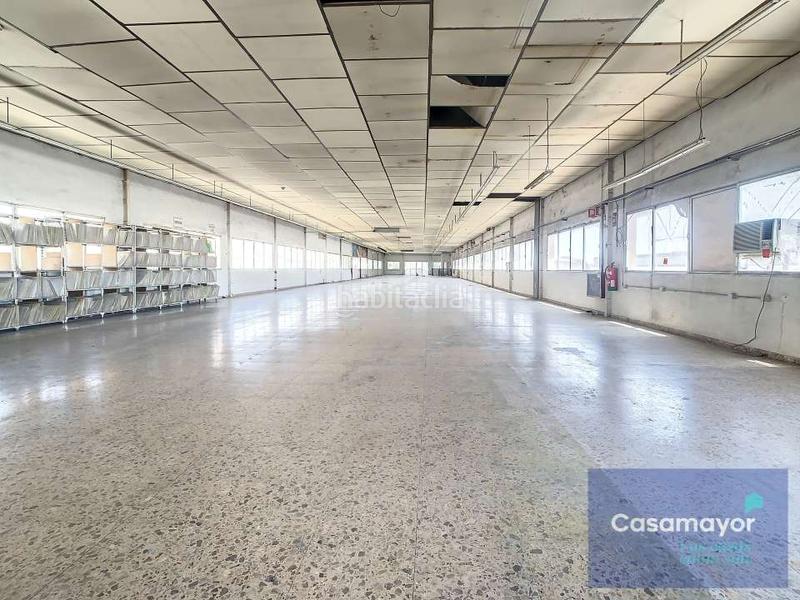 Foto c50c5623-9107-4116-89e7-ee5c3e46206f. Alquiler nave industrial  en alquiler y venta, en dos alturas, con entreplanta para uso oficinas, muy luminosa, ubicada en polígono dentro d en Alicante