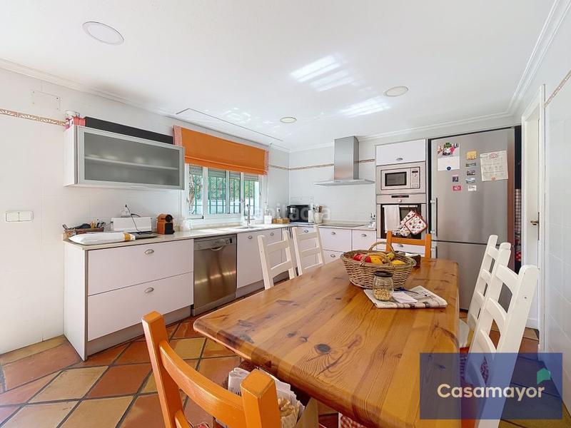 Foto 1ec4f2bc-35f4-4ff9-80b3-f1bea3be1439. Xalet amb calefacció aparcament piscina a Vistahermosa Alicante