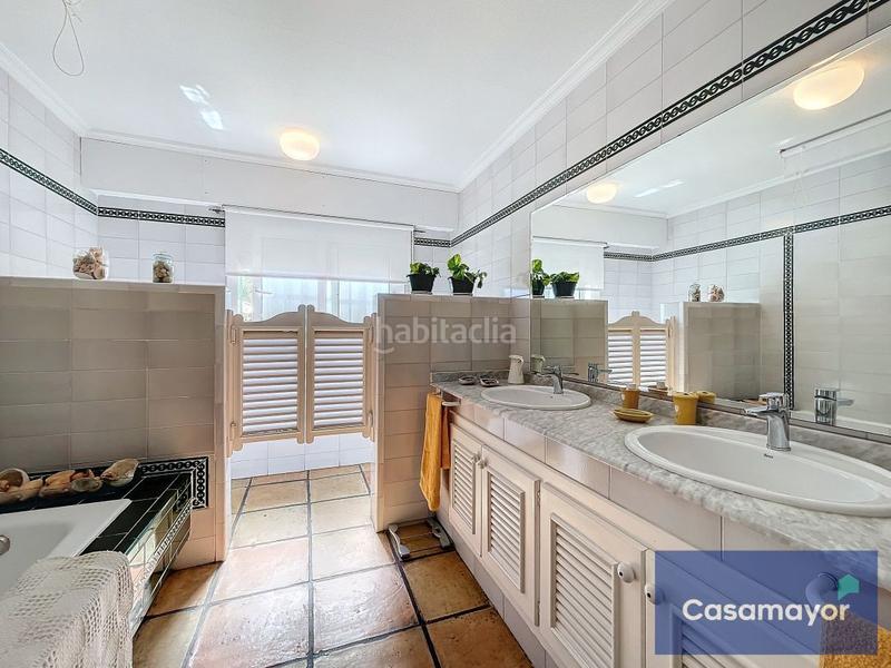 Foto b6c53f6f-d1b2-49e5-88fe-7c9fd7cbae0f. Xalet amb calefacció aparcament piscina a Vistahermosa Alicante