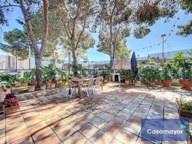 Foto dff553d5-1b2d-40a8-93a1-013707b69ea2. Xalet amb calefacció aparcament piscina a Vistahermosa Alicante