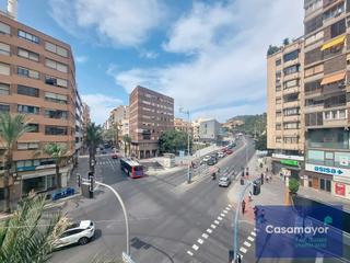 Location Bureau  Avenida alfonso el sabio. Oficina comercial en alquiler situada en la avd. alfonso el sabi