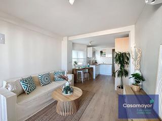 Penthouse  Calle de los doscientos. tico reformado a estrena con terraza y luz natural