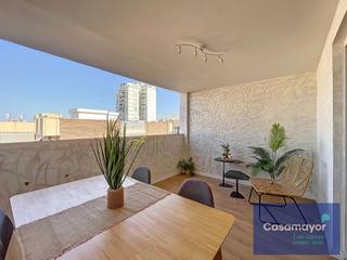 Attique à Calle de los doscientos 35. Ático reformado a estrenar con terraza y luz natural