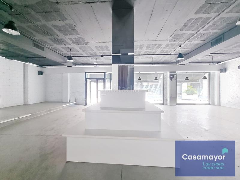 Foto 2495d3d5-3330-41d8-ab52-aeb07a207a28. Alquiler local comercial bajo comercial en venta y alquiler situado en elche parque empresarial en Elche / Elx