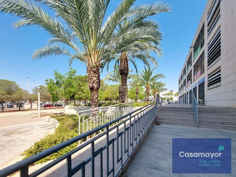 Foto b347626a-06e1-4d61-9bc7-4b1a8aca373f. Alquiler local comercial bajo comercial en venta y alquiler situado en elche parque empresarial en Elche / Elx