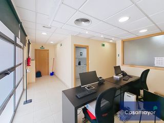 Oficina  Avenida juan sanchis candela. Oficina exterior lista para entrar