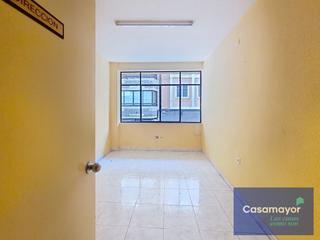 Rent Office space  Carrer italia. Económica oficina comercial en alquiler