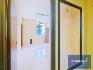 Rent Office space  Carrer italia. Económica oficina en entreplanta comercial