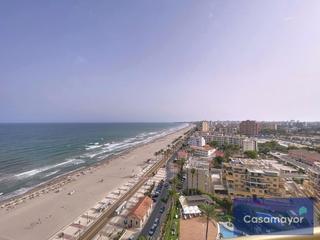 Rent Flat in Carrer de tarragona 11. Vivienda en alquiler frente al mar en playa muchavista