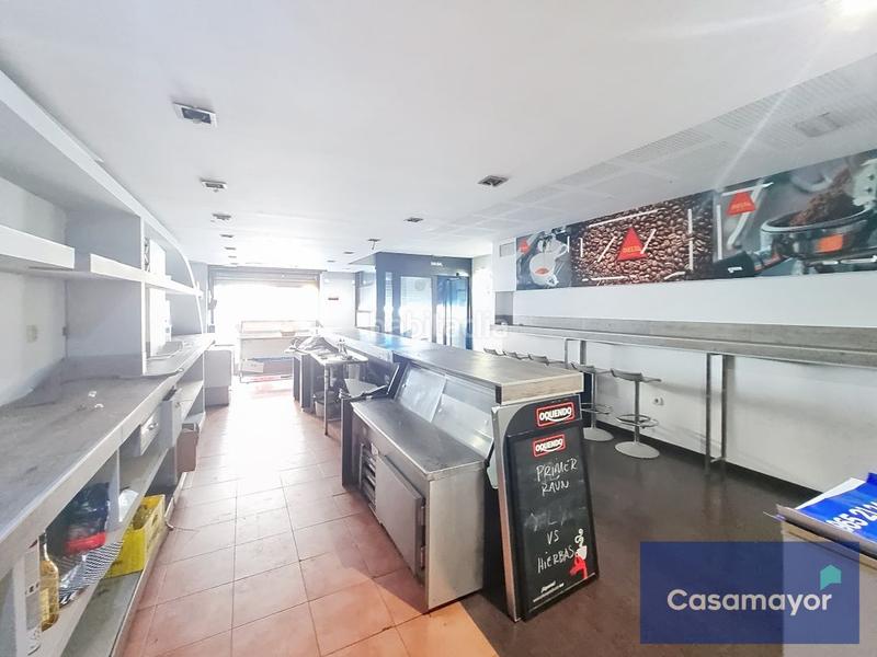 Foto a127e593-8a9b-4296-8d0f-a1c3a09b44f0. Alquiler local comercial local con licencia de bar con música en av. aguilera en Alicante