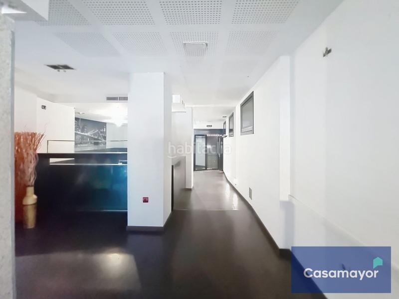 Foto d36a0735-ee36-48b2-a67e-d910d2c1bd0d. Alquiler local comercial local con licencia de bar con música en av. aguilera en Alicante