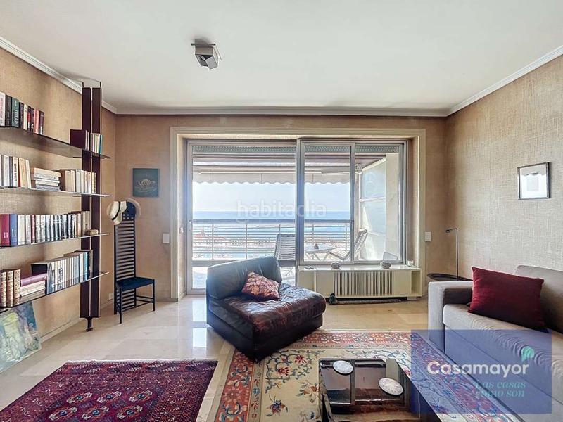 Foto 4ee3bd81-480f-4f54-a44b-94bfdbc77b51. Piso vivir en las alturas elegancia, luz y vistas inigualables en Alicante