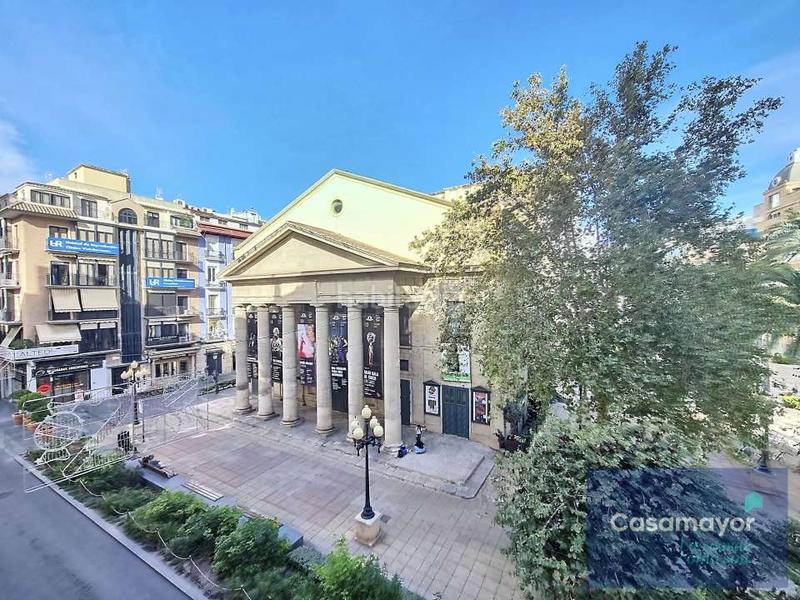 Foto c636432d-38a8-41c2-954f-e5af104dc871. Alquiler edificio  exclusivo en alquiler situado en el centro más tradicional de la ciudad. en Alicante