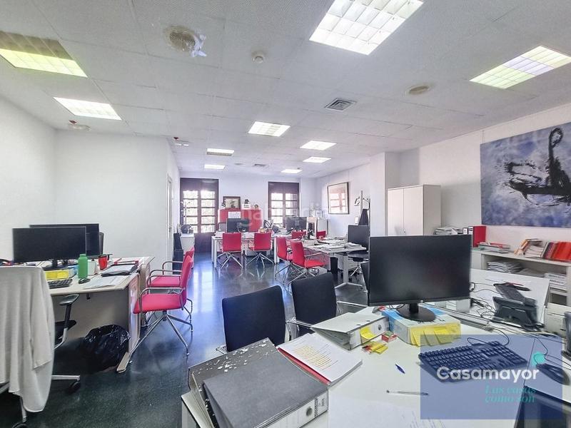 Foto cecad341-936a-417e-8902-3e2523dad1a0. Alquiler edificio  exclusivo en alquiler situado en el centro más tradicional de la ciudad. en Alicante