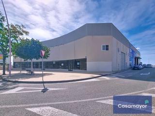 Nave industrial  Carretera de agost. Amplia nave con zona de exposición en polígono canastell