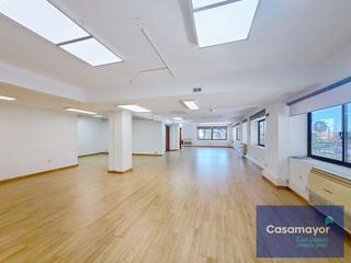 Miete Büro  Plaça galicia. Entreplanta comercial en alquiler con una superficie de 329 m2