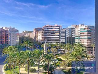 Pis  Avenida de federico soto. Exclusiva vivienda con impresionantes vistas a la plaza de los l