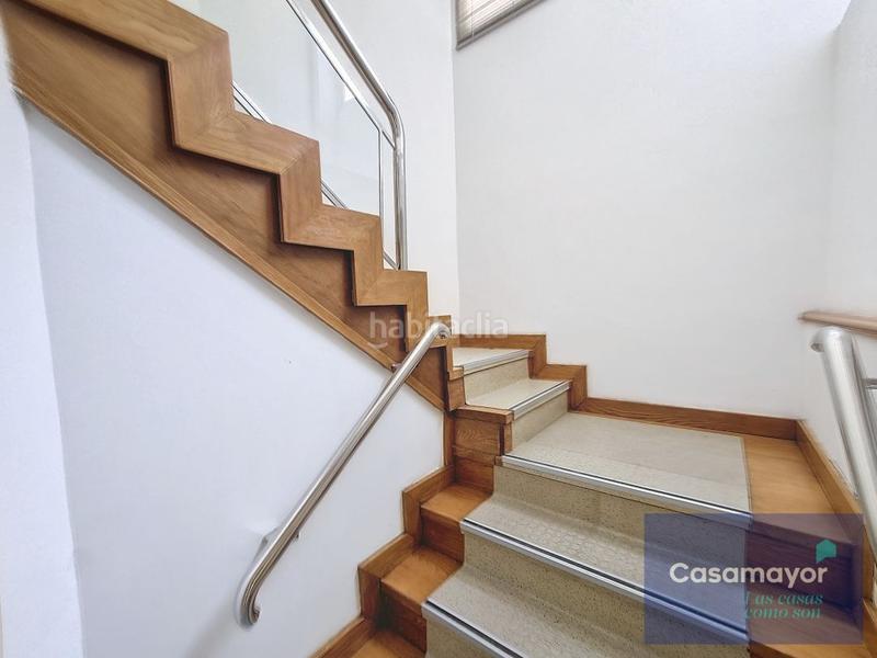 Foto 54e74d5d-92ff-4362-bdc9-284749165e79. Alquiler local comercial fabuloso local comercial en alquiler con amplia fachada y escaparates a tres calles. en Alicante