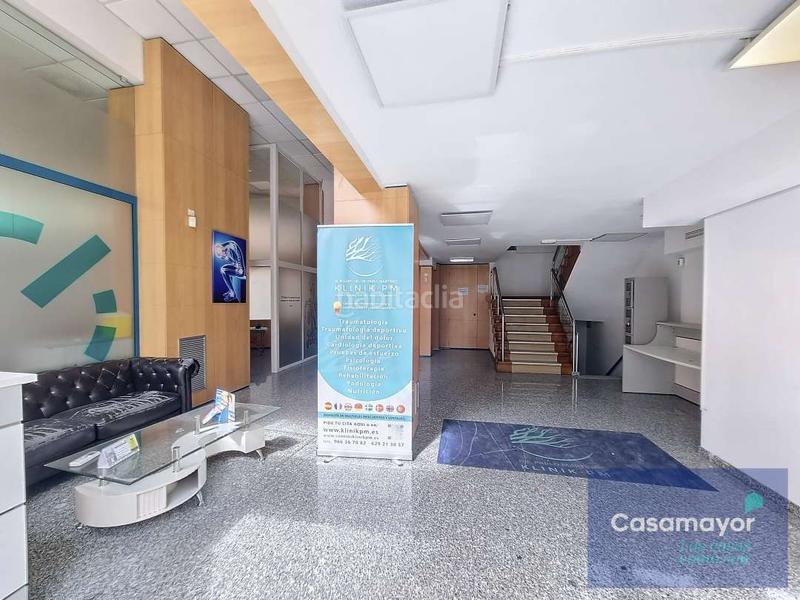 Foto 6ab6b2f1-faf5-4762-ac99-fe73d76437b6. Alquiler local comercial fabuloso local comercial en alquiler con amplia fachada y escaparates a tres calles. en Alicante