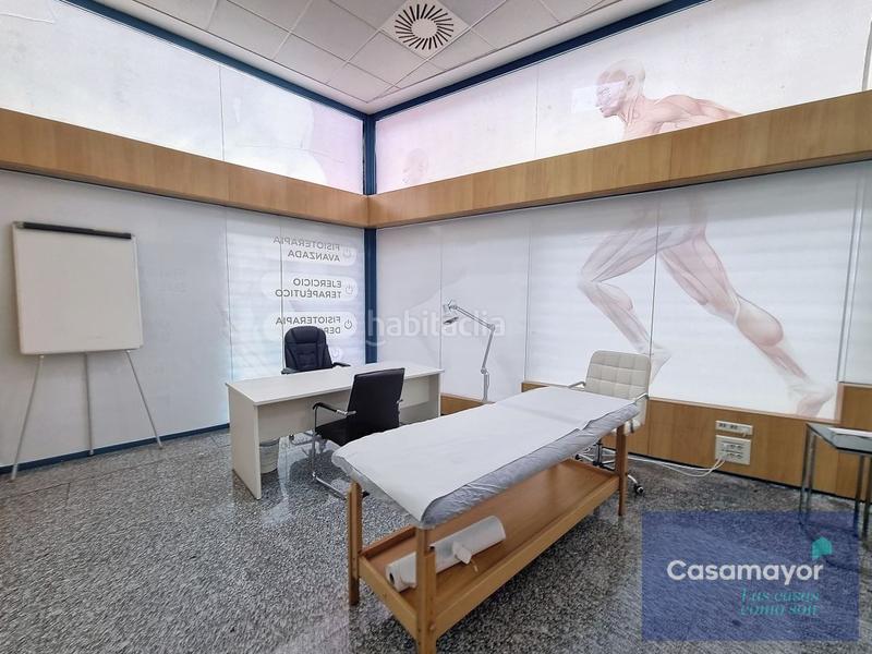 Foto e226bfa0-843f-4cc9-8951-596ff7e041af. Alquiler local comercial fabuloso local comercial en alquiler con amplia fachada y escaparates a tres calles. en Alicante