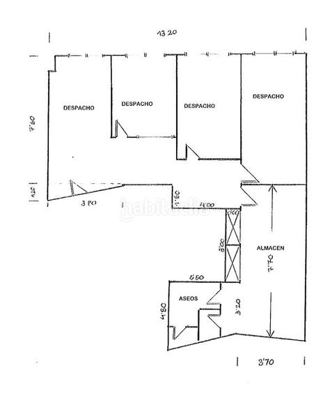 Foto f8d8e9f3-31a1-4d3c-a409-a1655d97f62a. Alquiler local comercial fabuloso local comercial en alquiler con amplia fachada y escaparates a tres calles. en Alicante
