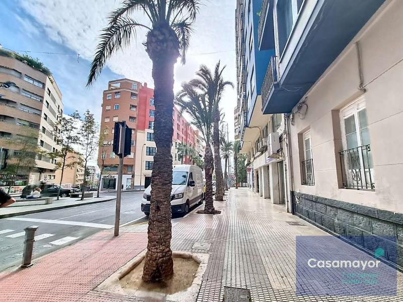 Foto 9f35e0c4-de8d-40ac-a0c6-128a5d8ec434. Alquiler local comercial  en alquiler situado en la avda. de salamanca en Alicante