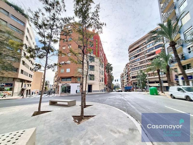 Foto c38c3d51-7214-4407-93c5-511fbf97ff67. Alquiler local comercial  en alquiler situado en la avda. de salamanca en Alicante
