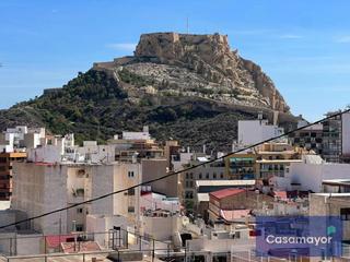 Location Appartement  Calle pablo iglesias. Espectacular atico con vistas al castillo muy cerca del mercado