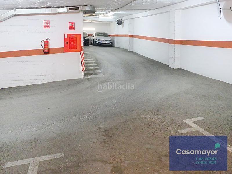 Foto df2bf094-171b-48fa-9e2a-9bbd6ae4de89. Aparcament cotxe a Mercado Alicante