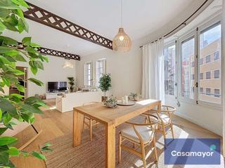 Flat  Carrer bailen. Espectacular piso en venta, con techos altos y ubicación privile