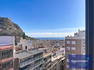 Piso en Avenida alfonso el sabio 1. Piso totalmente reformado, todo exterior con vistas al castillo