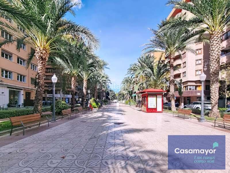 Foto cb501d45-5e32-409d-8953-2b45ccab8286. Local comercial en Ensanche-Diputación Alicante
