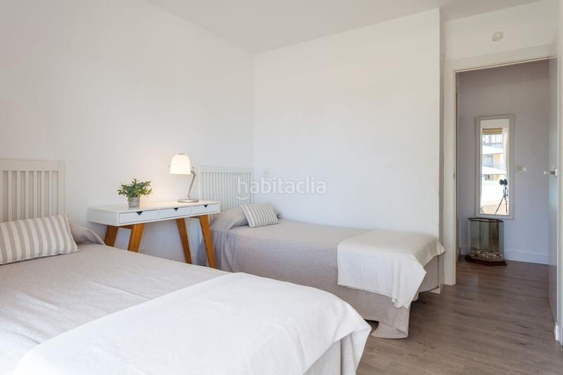 Foto 19b13ef3-cb55-40ac-93ce-5044c2685af4. Alquiler piso  en alquiler con terraza en primera linea de playa san juan en Alicante