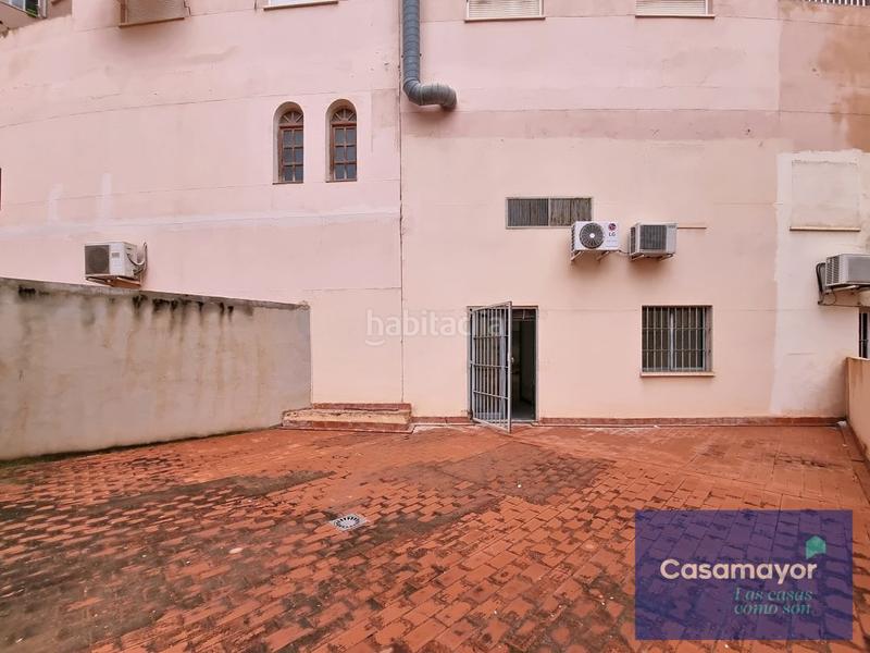 Foto b940f092-e47e-4b0b-81e2-7e17d1c4640d. Alquiler local comercial amplio local comercial situado en glorieta rodolfo llopis gran vía en Alicante