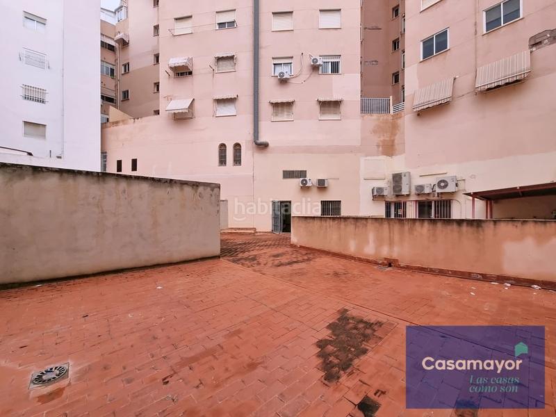 Foto cf7aa20a-d97c-468e-a398-c498ea7addaa. Alquiler local comercial amplio local comercial situado en glorieta rodolfo llopis gran vía en Alicante