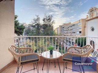Location Appartement  Carrer del tucuman. Magnífica vivienda de 4 dormitorios amueblada frente a la diputa