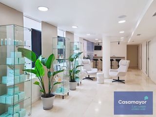 Traspàs Local Comercial a Ensanche-Diputación. Local comercial en traspaso con licencia para centro médico  220
