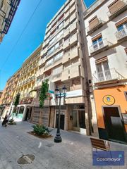 Office space in Carrer castaños 43. Entreplanta en venta en zona prime, lista para actividad