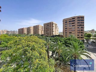 Pis  Avenida pintor xavier soler. Espectacular vivienda de 4 dormitorios en gran vía con piscina,