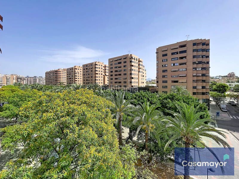 Foto 3d6fb938-dbd0-47b5-b366-3aa640658ee1. Pis amb aparcament piscina a Garbinet - Parque de las Avenidas Alicante