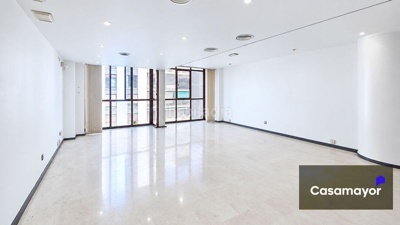 Foto c3380629-36fb-46d5-8905-c8dd964c8332. Miete büro in Ensanche-Diputación Alicante
