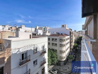 Miete Etagenwohnung  Calle belando. Vivienda de 3 dormitorios con terraza en el centro de alicante