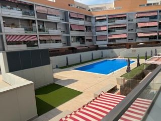 Etagenwohnung in Carrer d'anna frank 1. 3 habitaciones con piscina