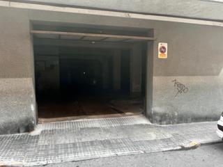 Car parking in Carrer de l'escultor armengol 28. Plaza de aparcamiento a pié de calle