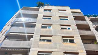 Pis  Carrer de marinel·lo bosch. Piso de 4 habitaciones, ideal para familias con hijos