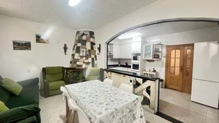 Haus in Poble Nou. Casa con garaje