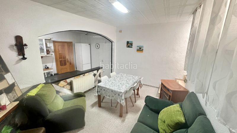 Foto f39bc540-0dd3-402f-a5b9-d761b1f04f97. Casa amb aparcament a Poble Nou Terrassa