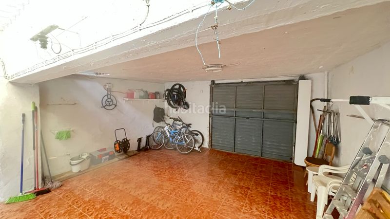 Foto f7165801-f359-4edb-9406-9f53bc9353c6. Casa amb aparcament a Poble Nou Terrassa